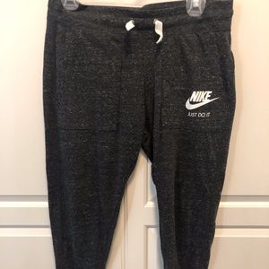 Nike Vintage Gym Capri Sweatpants Size Small